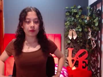 See Kaia_lux online Now @ spicyfree.cam